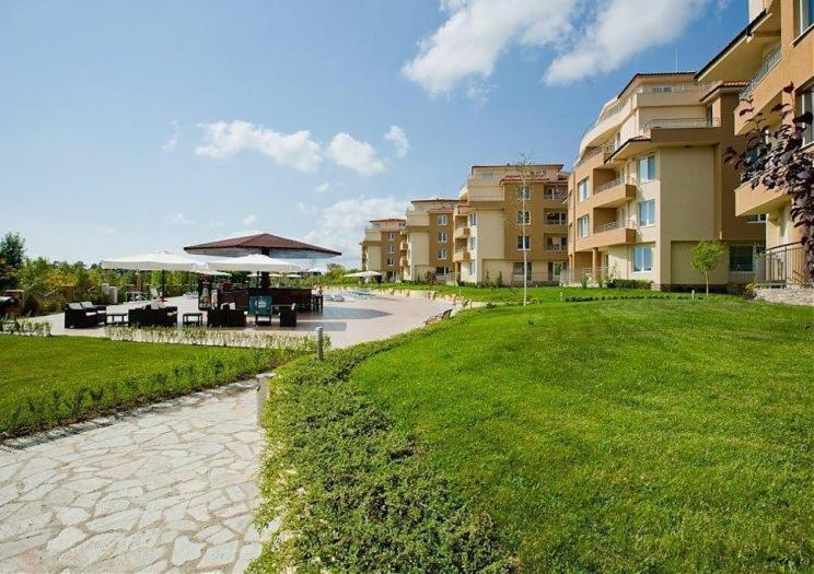 Аппартамент Pines Beach Resort Byala  Esterno foto