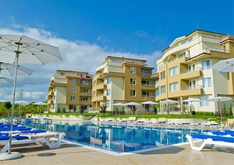 Аппартамент Pines Beach Resort Byala  Esterno foto