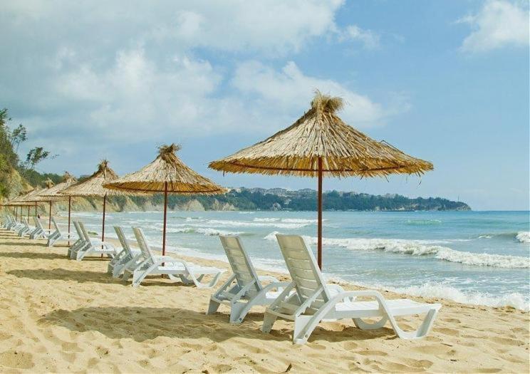 Аппартамент Pines Beach Resort Byala  Esterno foto